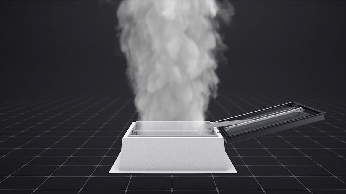Lichtkuppel, Lichtbänder oder Flachdach Fenster mit integriertem Rauch- und Wärmeabzug sorgen für Rauchschutz. Geöffnete Lichtkuppel lässt Rauch ausströmen | insights by LAMILUX